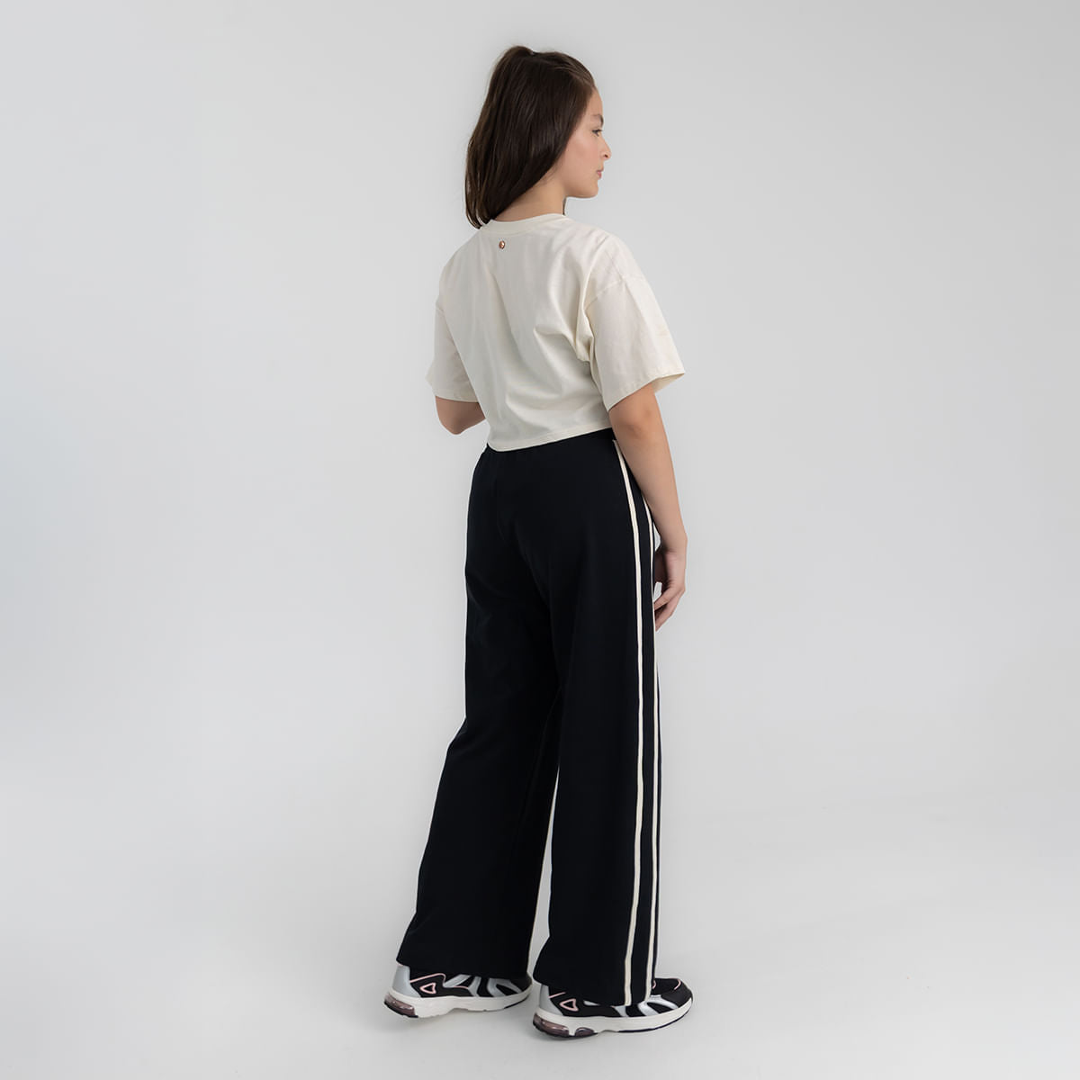 girl-two-piece-set-crop-t-shirt-wide-leg-joggers