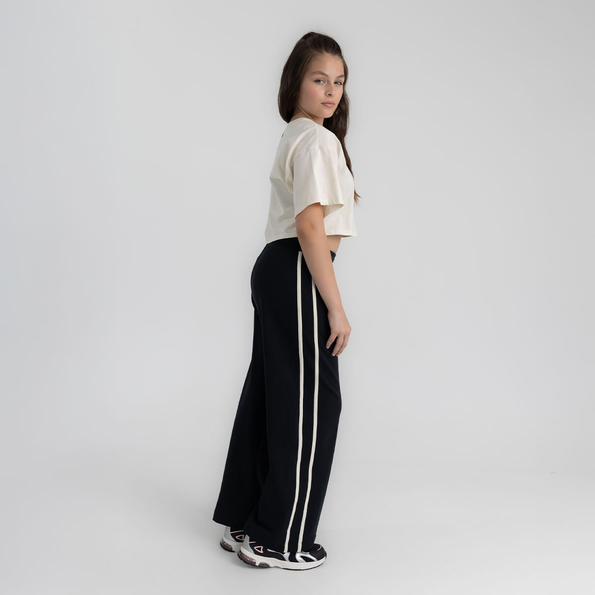 girl-two-piece-set-crop-t-shirt-wide-leg-joggers