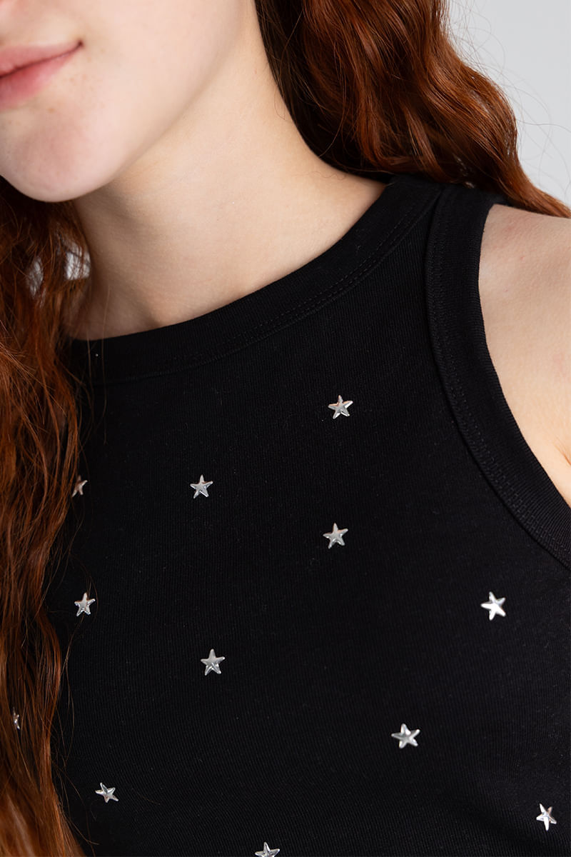 girl-sleeveless-crop-top-easy-everyday-looks-52348062