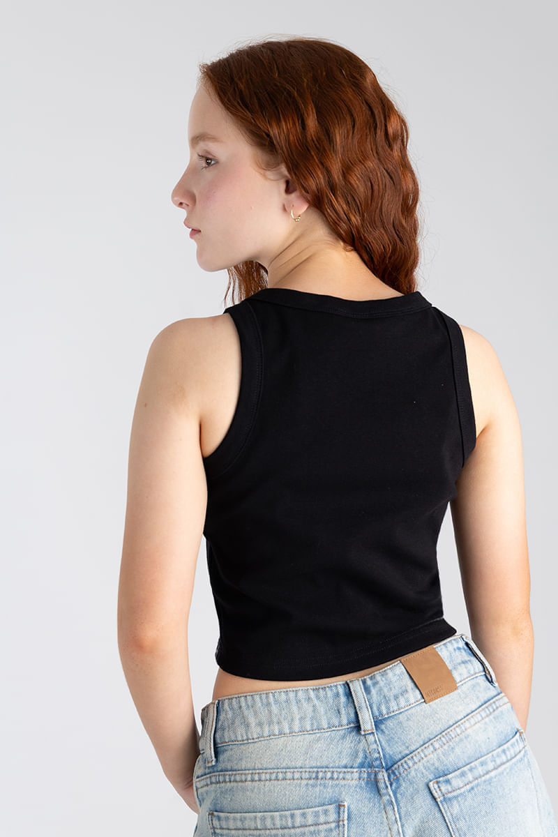 girl-sleeveless-crop-top-easy-everyday-looks-52348062